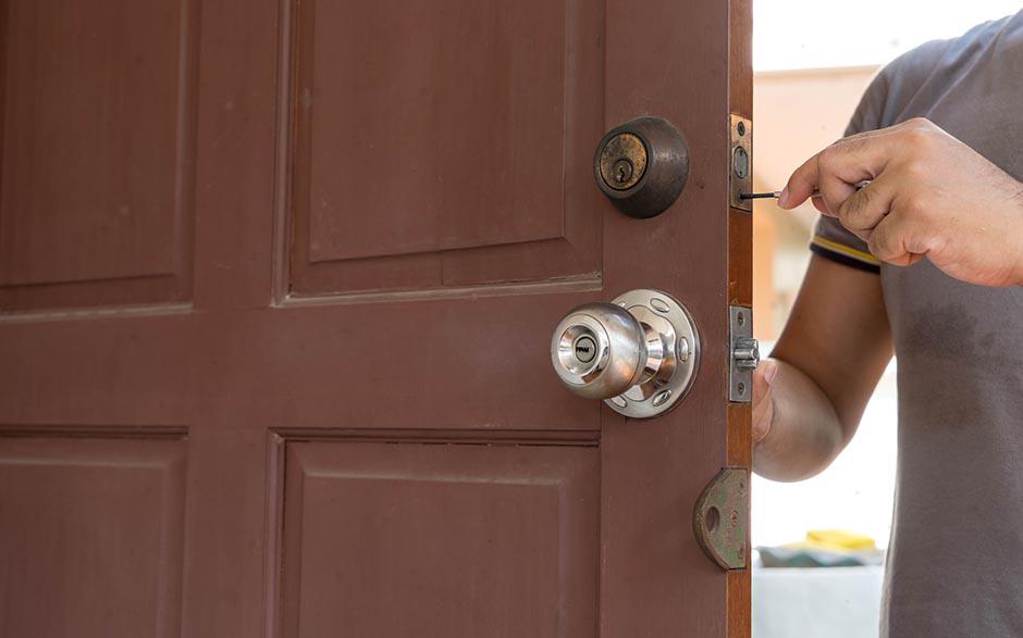 serrurier pour ouverture de porte coincée Longpont-sur-Orge